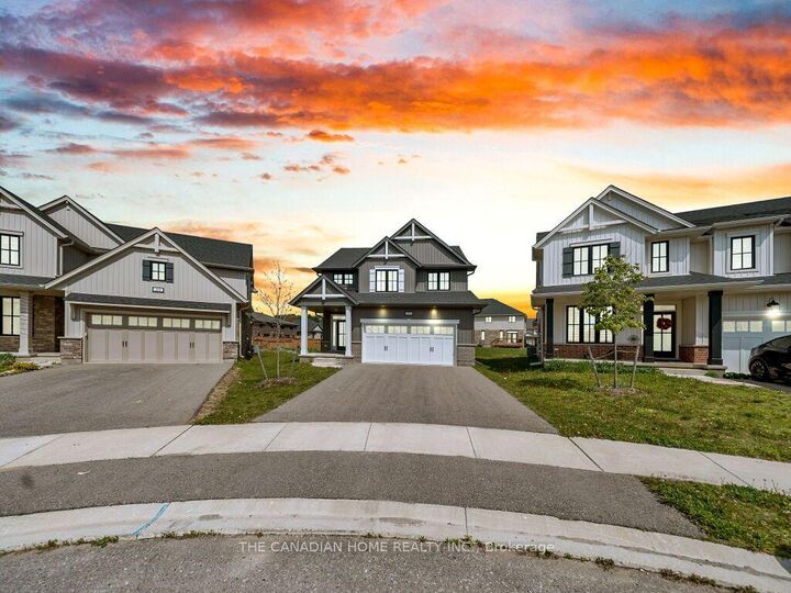 51 Keba Crescent N — photo 1