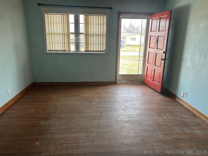Property Photo:  604 SE 7th Street  OK 74467 
