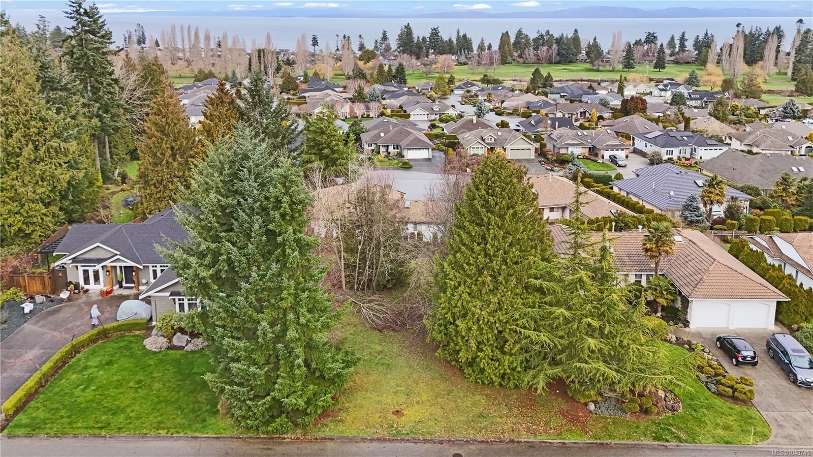 Property Photo:  881 Fairways Dr  BC V9K 2J1 