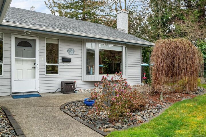Property Photo: 492 Aquila Pl BC V9P 1C1