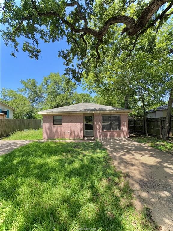 Property Photo:  1204 Peale Street  TX 77803 