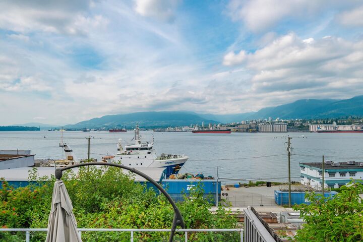 Property Photo:  2385 Wall Street  BC V5L 1B8 