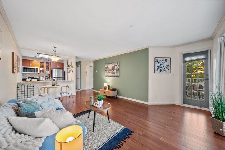 Property Photo: 526 Thirteenth Street 305 BC V3M 4L9