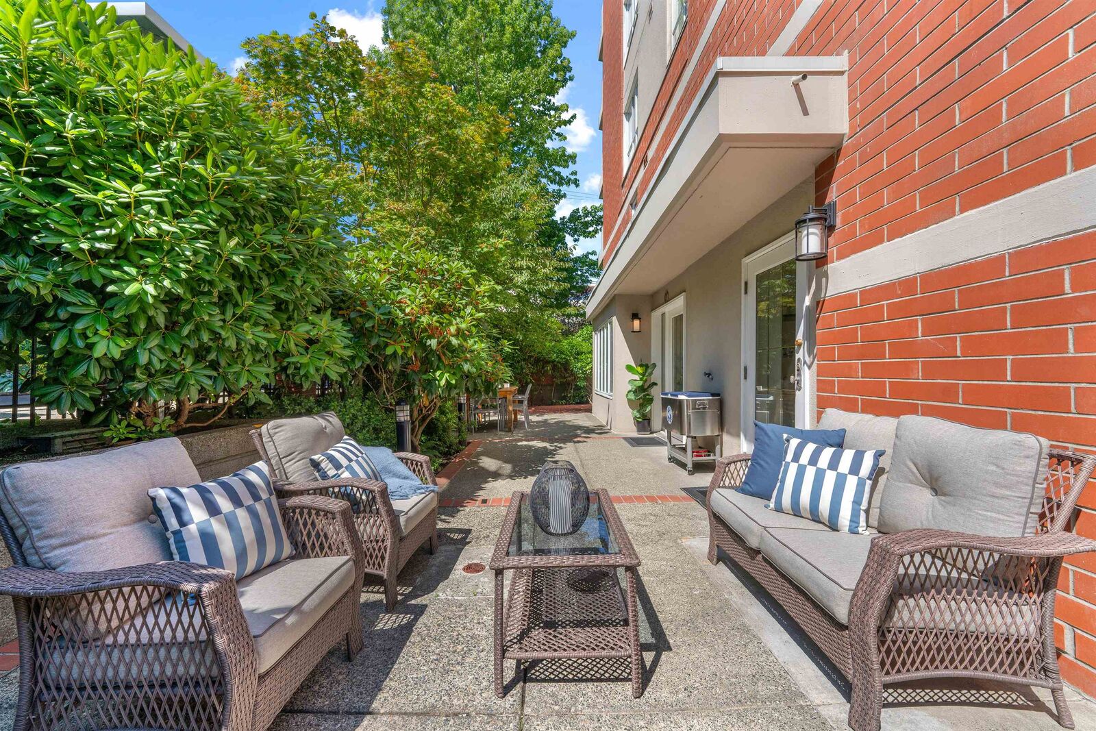 Property Photo: 2128 W 43rd Avenue 102 BC V6M 2E1