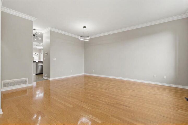 Property Photo: 33751 7 Avenue 106 BC V2V 7C2