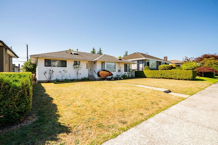 Property Photo: 6546 Dunnedin Street BC V5B 1Y8