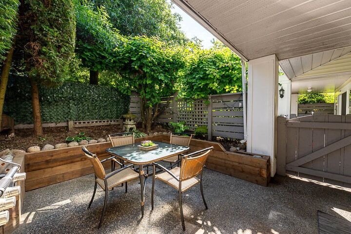 Property Photo:  735 W 15th Avenue 105  BC V5Z 1R6 