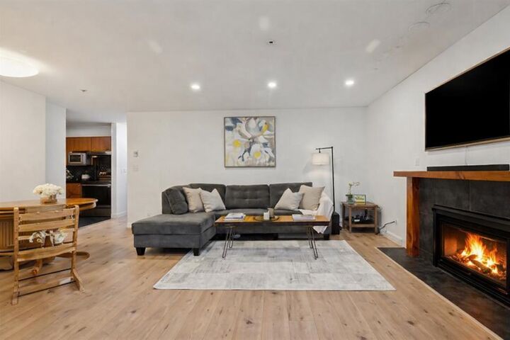 Property Photo: 1689 E 4th Avenue 102 BC V5N 1J7