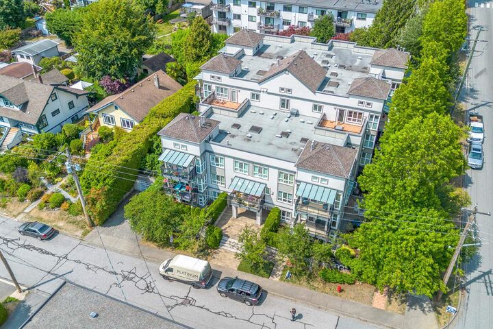Property Photo: 106 W Kings Road 403 BC V7N 2L8