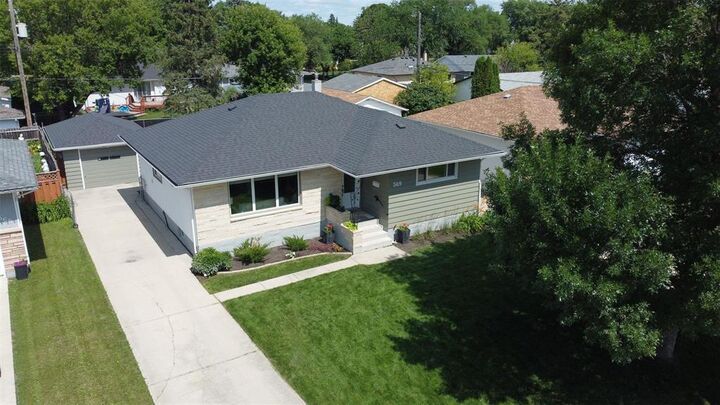 Property Photo:  569 Cedarcrest Drive  MB R2G 0E2 