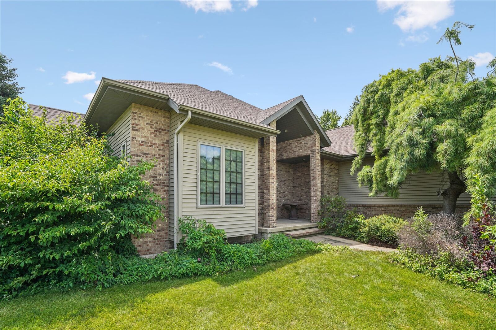 Property Photo: 704 18th Street W IA 52349