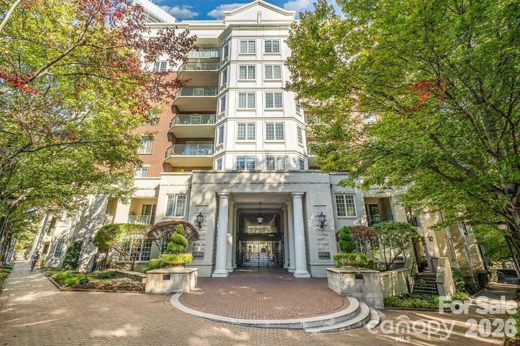 Property Photo:  300 W 5th Street 2  NC 28202 