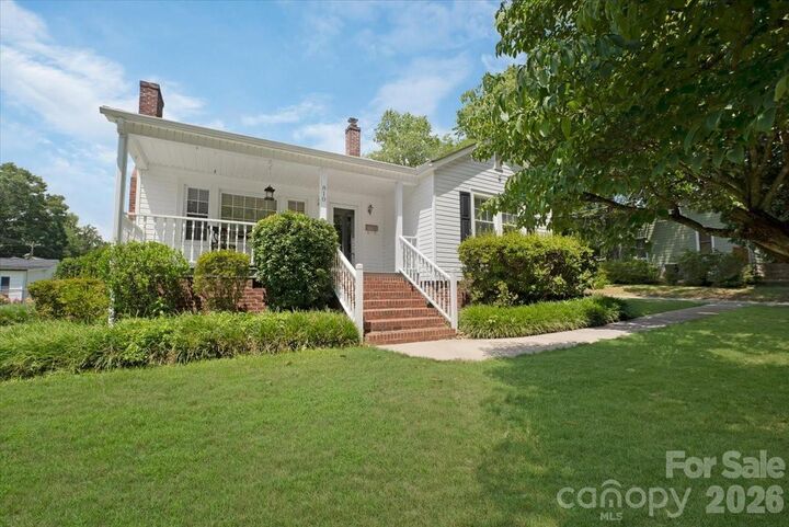 Property Photo:  810 Ashwood Street  NC 28081 