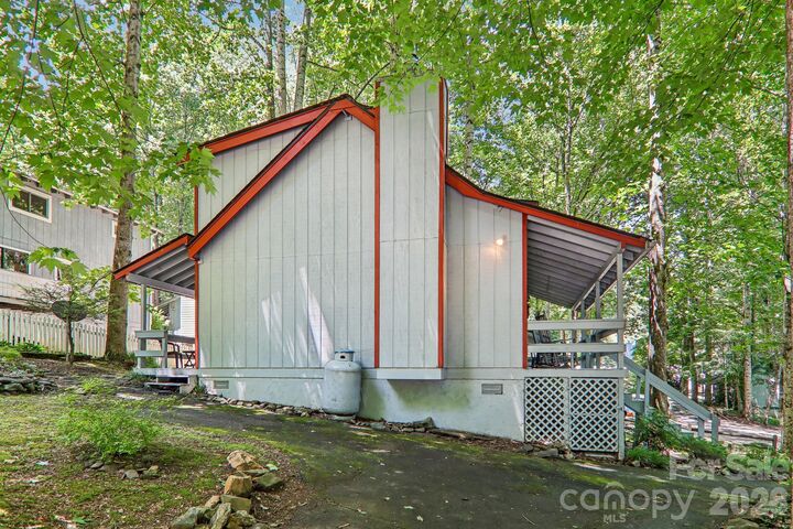 Property Photo: 13 Lisa Lane NC 28751