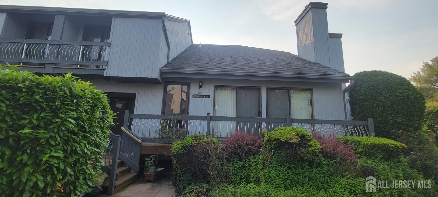 Property Photo:  24 Cotoneaster Court  NJ 08852 