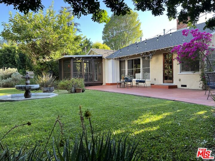Property Photo:  13326 Bessemer St  CA 91401 