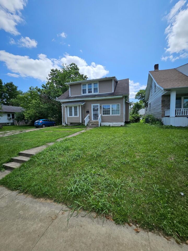 Property Photo: 1905 Minnesota Avenue OH 43211
