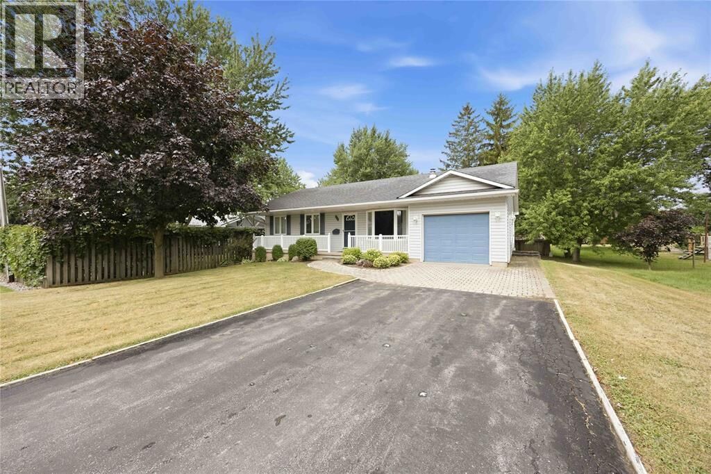 Property Photo:  704 Toronto Street  ON N0N 1T0 