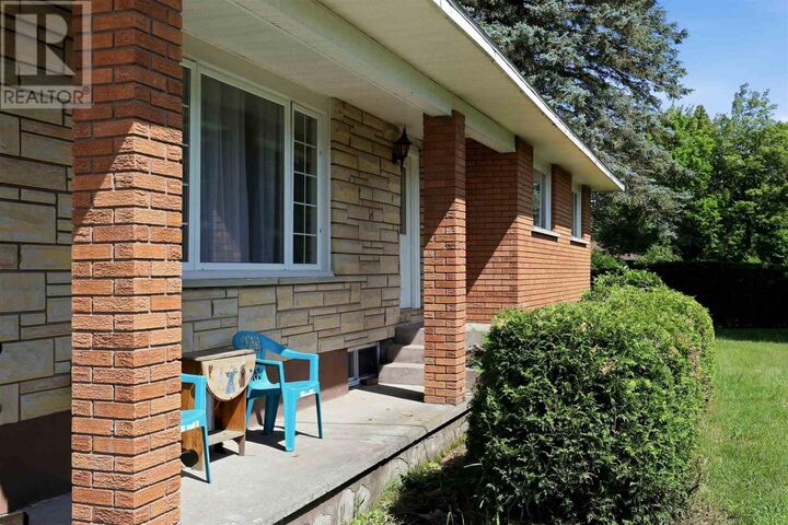 Property Photo: 305 Moss Rd ON P6A 5K8