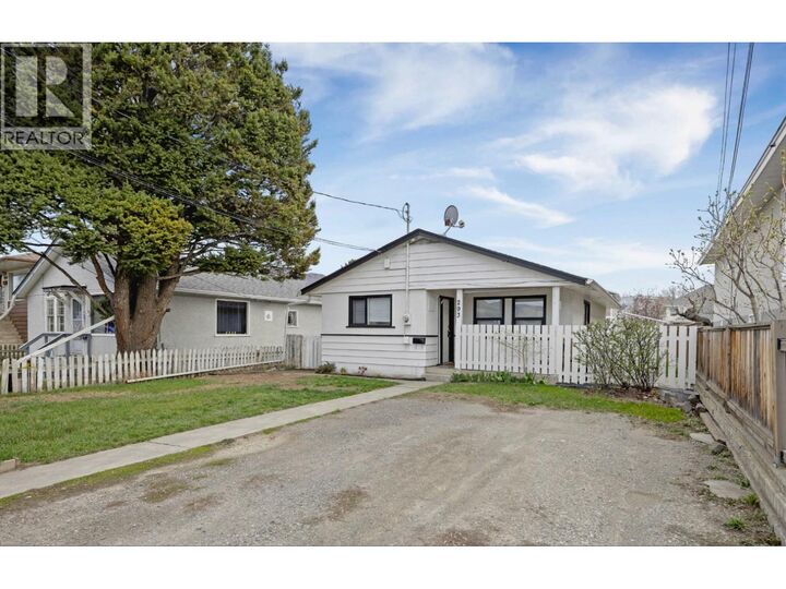 Property Photo: 293 Poplar Street BC V2B 4B9