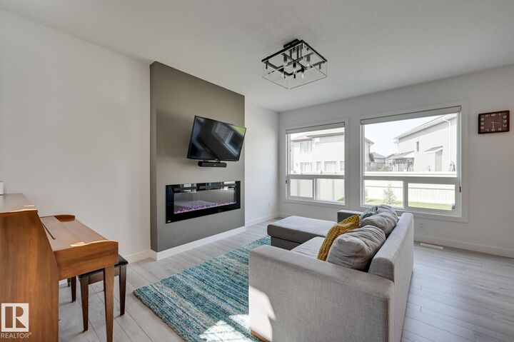 Property Photo: 15628 15 Avenue SW AB T6W 4K8