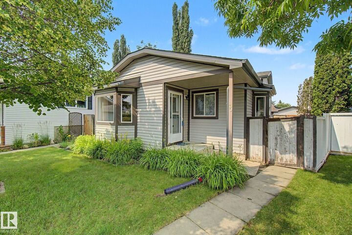 Property Photo: 30 Matthew Road AB T7X 2R2