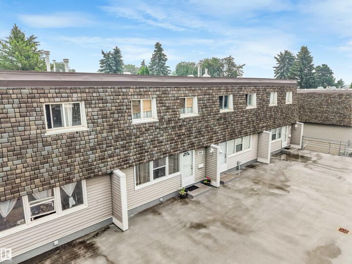 Property Photo:  709 Village On The Green Green NW  AB T5A 1H2 