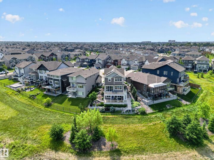 Property Photo: 21 Sapphire Cove AB T8H 1Z8