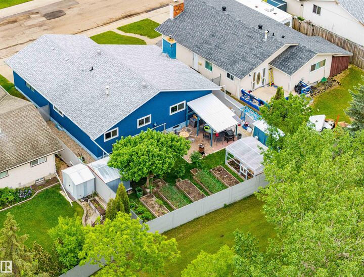 Property Photo: 11707 150 Ave NW NW AB T5X 1C1