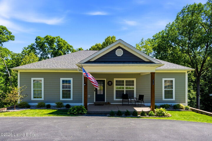 Property Photo: 2718 Windsor Forest Dr KY 40272