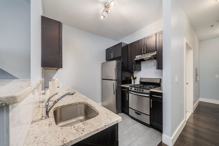 Property Photo:  235 Orient Ave 7  NJ 07305 