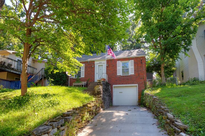 Property Photo:  1543 41st Place  IA 50311 