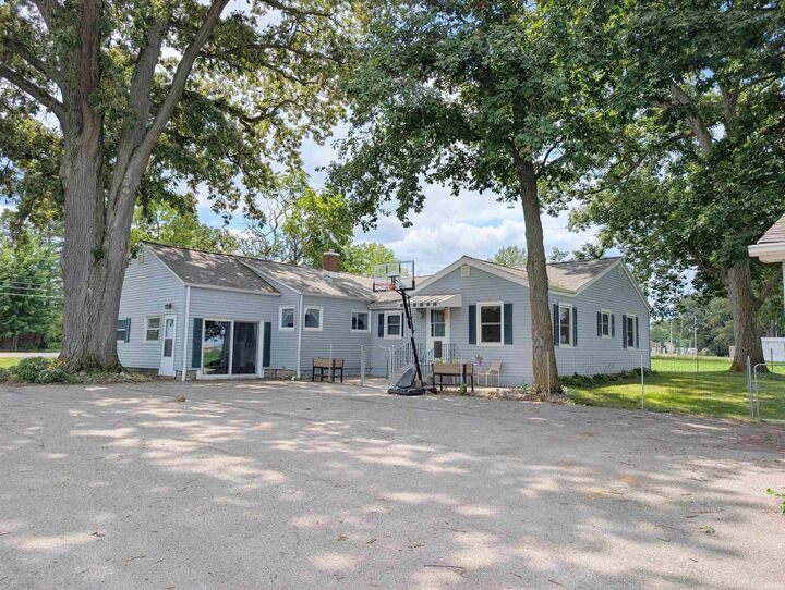 Property Photo: 1105 W Lancaster Street IN 46714