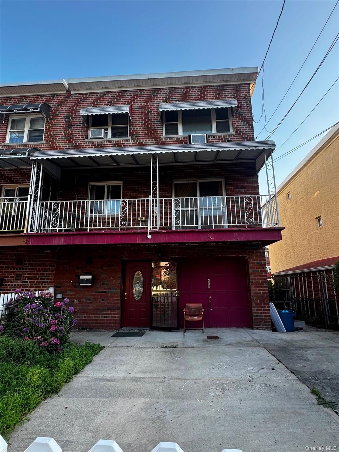 Property Photo:  958 E 226th Street  NY 10466 