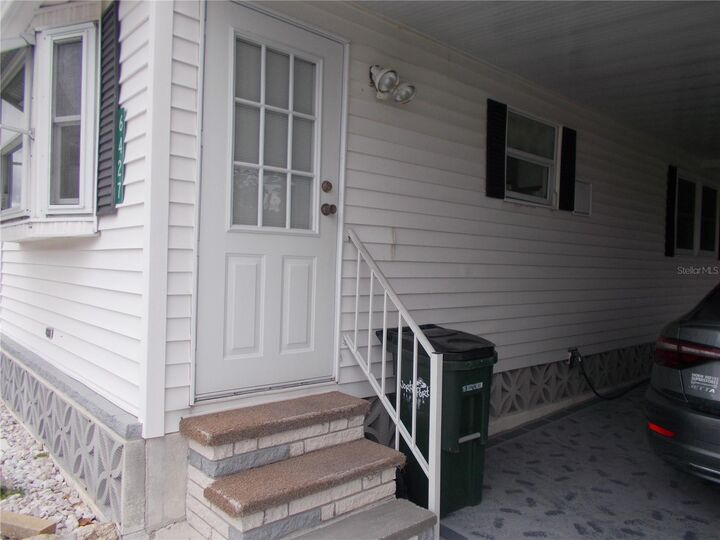 Property Photo:  6427 Fleetwood Court  FL 34287 