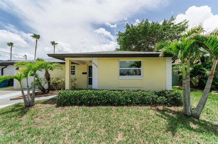 Property Photo:  4946 Blue Heron Drive  FL 34652 