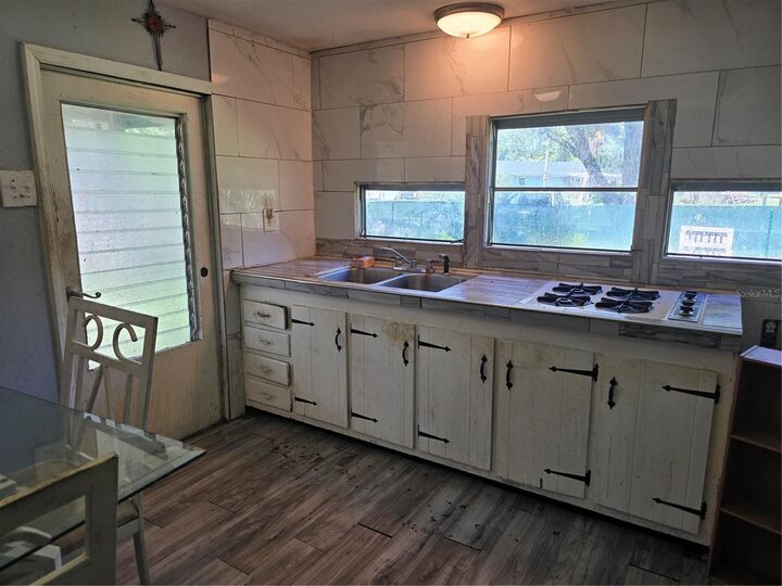 Property Photo: 5302 Swaying Palm Drive FL 33982