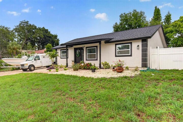 Property Photo: 1435 Burning Tree Road FL 34689