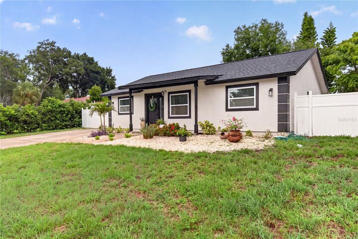 Property Photo:  1435 Burning Tree Road  FL 34689 