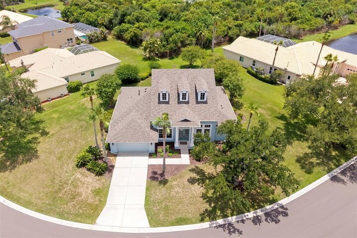 Property Photo: 1111 Brambling Court FL 34212