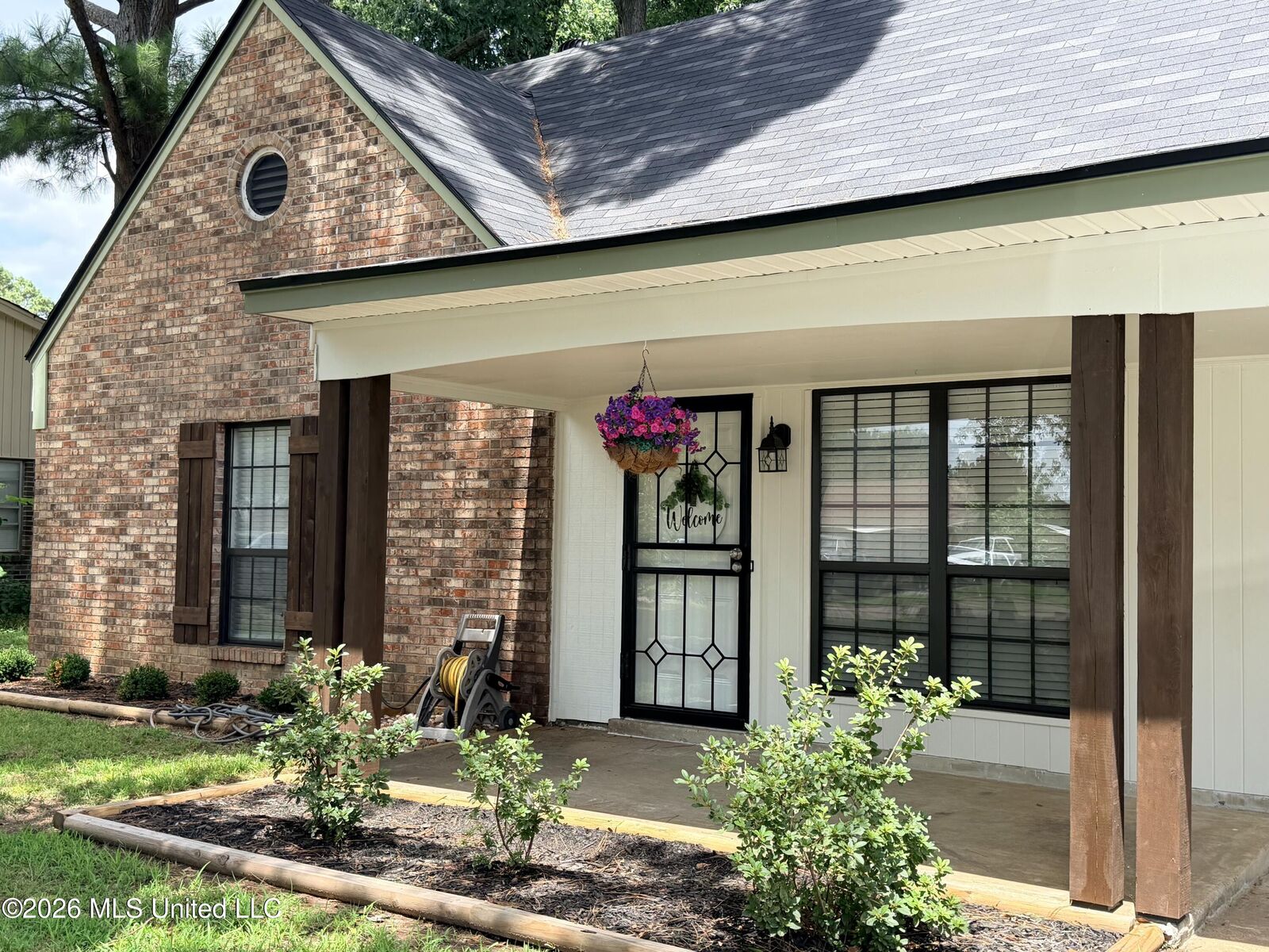 Property Photo: 726 Thornwood Drive MS 38671