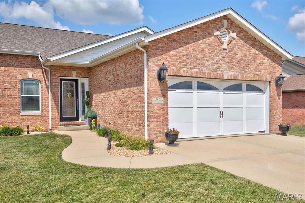 Property Photo: 125 Warren Manor B IL 62249