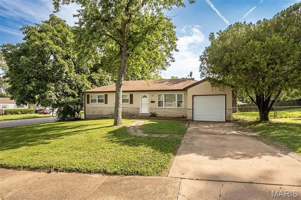 Property Photo:  1115 Forestwood Drive  MO 63135 