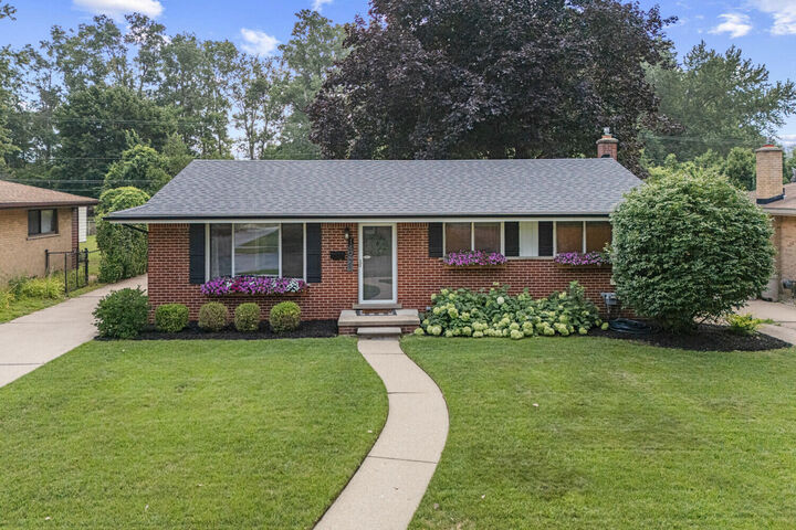 Property Photo:  14928 Country Club Drive  MI 48154 
