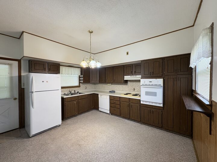Property Photo:  205 N Poplar Street  IL 62924 