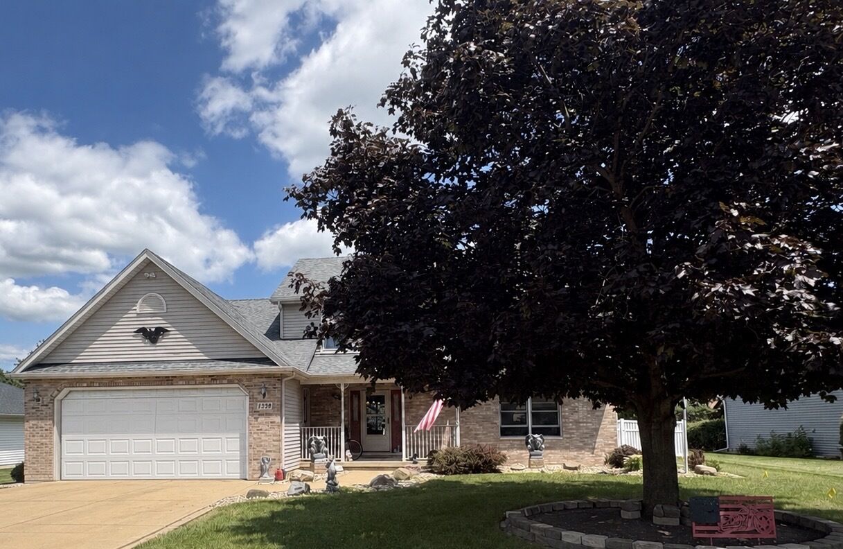 Property Photo: 1239 Sandhurst Drive IL 60548