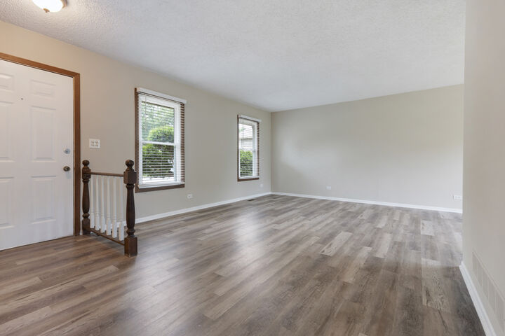 Property Photo:  1842 Hawk Lane  IL 60007 