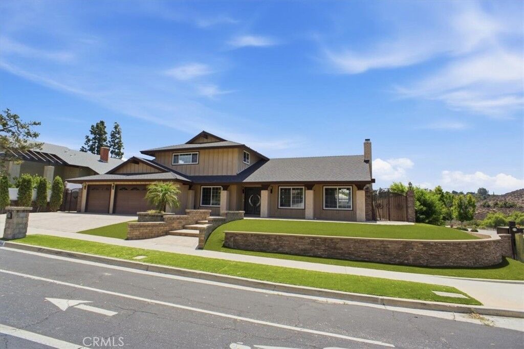 Property Photo: 334 W Avenida De Las Flores CA 91360