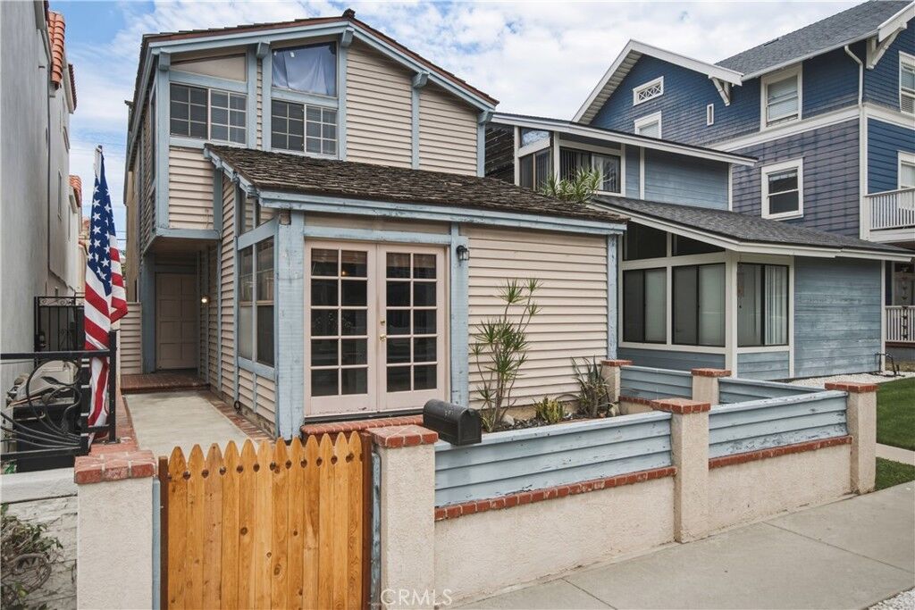 Property Photo: 417 8th Street CA 92648