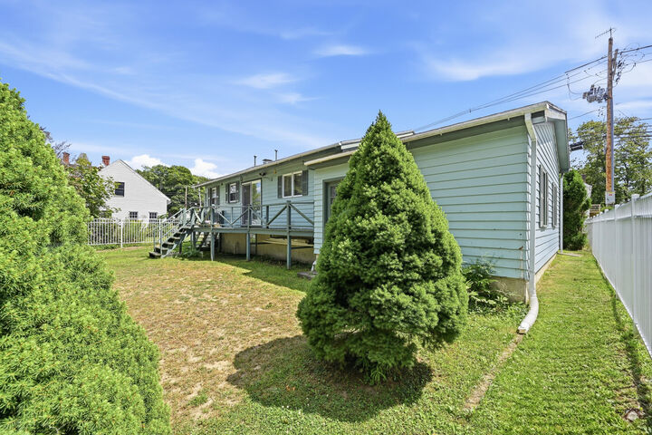 Property Photo:  19 Richardson Street  ME 04530 